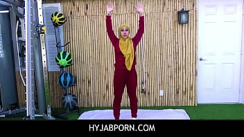 Hyjabporn - Fitness Trainer Fucks Exotic Arabic Client free video