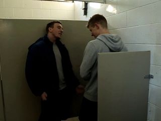 Nextdoorbuddies Tom Faulk Exposes Cock In Public free video